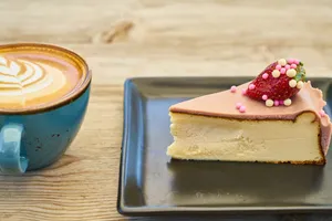 盘子里的一块蛋糕图片第张