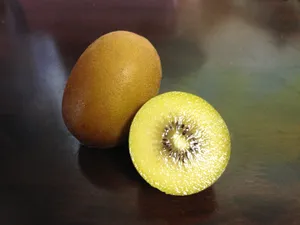 被切开露出果肉的猕猴桃图片第张