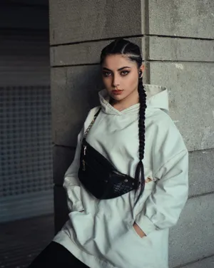 双马麻花辫美女写真图片第1张