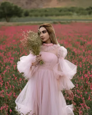 花海粉色少女风美女写真图片_1