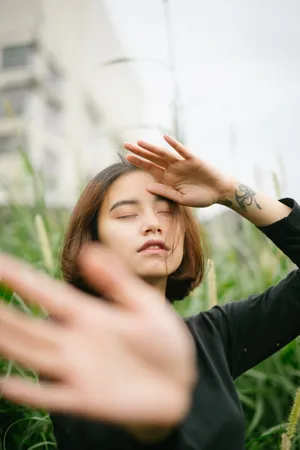 欧美女孩户外写真摄影图片