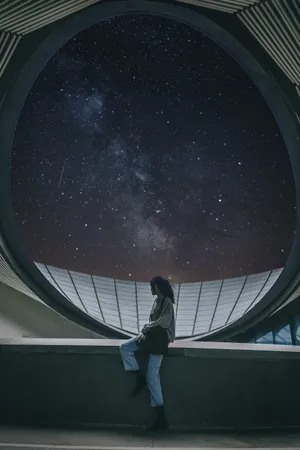 夜观星象的美女图片_1