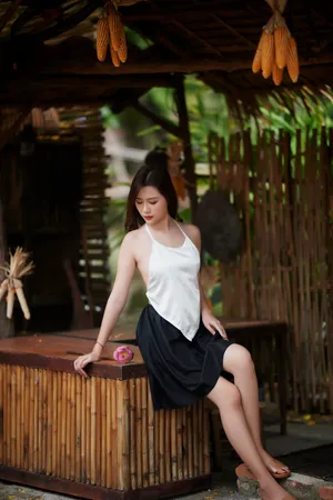 性感肚兜美女摄影图片