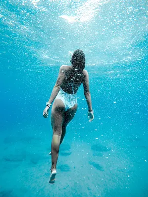 水下美女艺术写真摄影