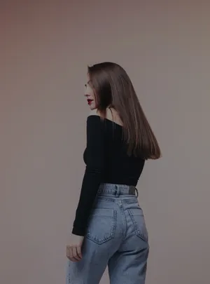欧洲时尚冷艳美女写真图片第1张