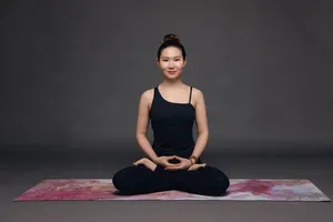 盘腿瑜伽动作图片