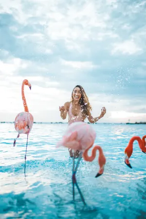 美女海边湿身艺术照图片