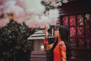 美女樱花树下写真图片_1