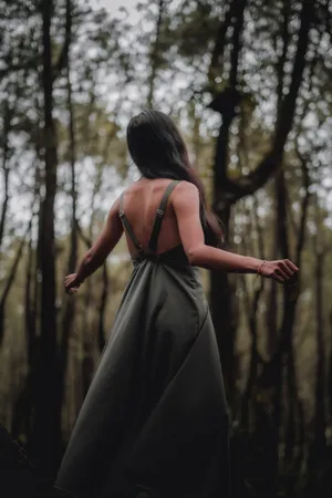 森林风美女艺术写真摄影第1张