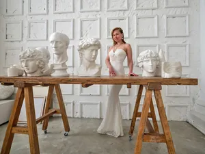 白色抹胸鱼尾裙性感美女图片_1