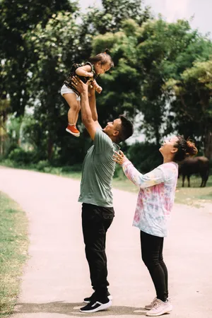 幸福三口之家图片