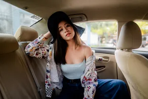 香车美人艺术写真图片