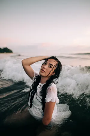 大海美女艺术写真摄影图片