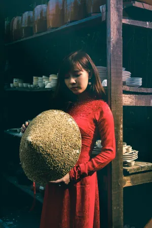 红色旗袍美女写真图片第1张