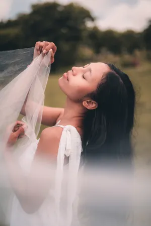 精美优优女艺术写真图片