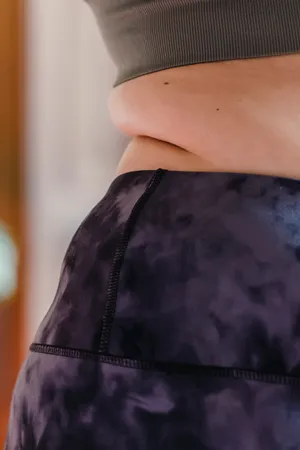 腰部赘肉特写图片_1