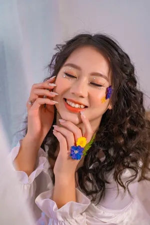 亚洲时尚美甲美女写真图片