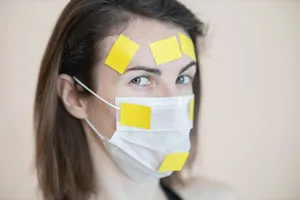 戴口罩的美女图片