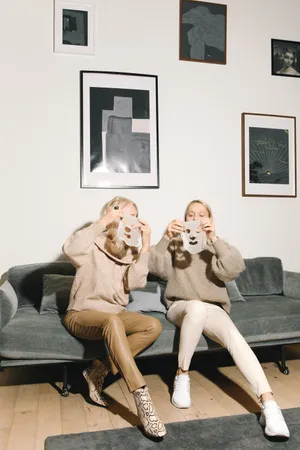 母女俩一起敷面膜图片_1