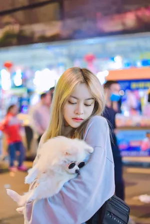 猫咪控美女写真图片第1张