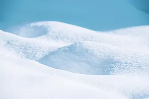 白色雪地背景图片_1