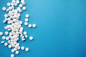 白色药丸背景图片