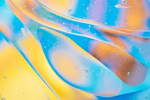 透明水珠彩色背景图片