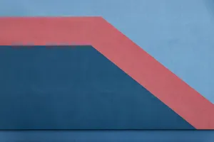 红蓝撞色墙面背景图片