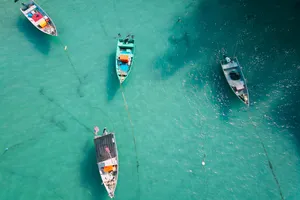 海里的船只图片_1