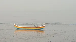海岸小船图片