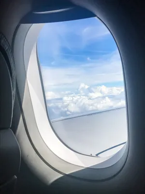 飞机上的窗户外风景图片第1张