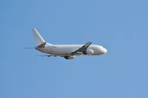 大型飞机空中飞行图片第1张
