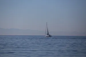 行驶的帆船高清图片第张