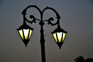 灯柱式路灯图片_1