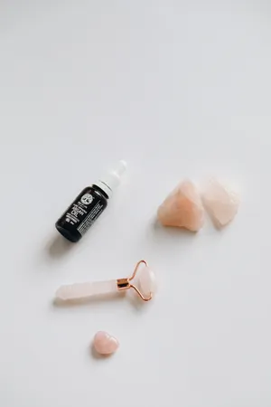 精华液极简风摄影图片