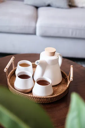 白色茶壶泡茶图片_1