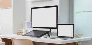 白屏的Mac苹果电脑图片_1