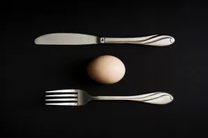精致的不锈钢餐具图片