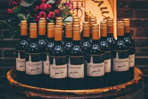 不同品种的酒瓶图片_1