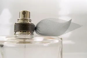 各种颜色不同味道的香水图片第张