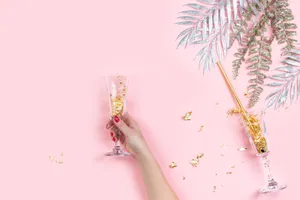 粉色背景的装饰品图片第张