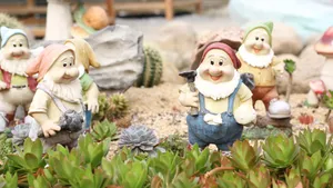 小矮人和白雪公主雕像图片第张