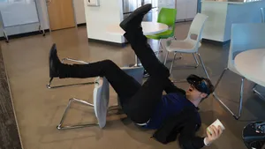 戴VR眼镜的男人图片第张