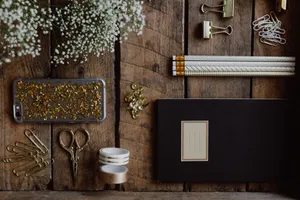 放着一些小物件的收纳盒图片第张