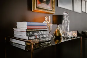 摆放在桌面上的蜡烛灯图片第张