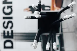 放在桌子上的铅笔图片第张