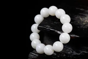 白色的珍珠手链图片第张