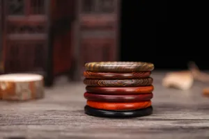 做工精致的木质手镯图片第张