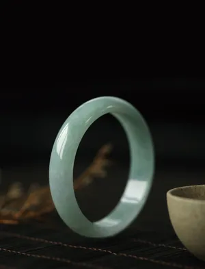 贵重精美的玉镯图片第张