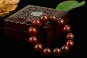 精致贵重的小叶紫檀手串图片第张